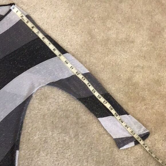 Cable & Gauge Top V Neck Sparkly Metallic Knit Stripe Tunic Black Gray Size L - Picture 11 of 11